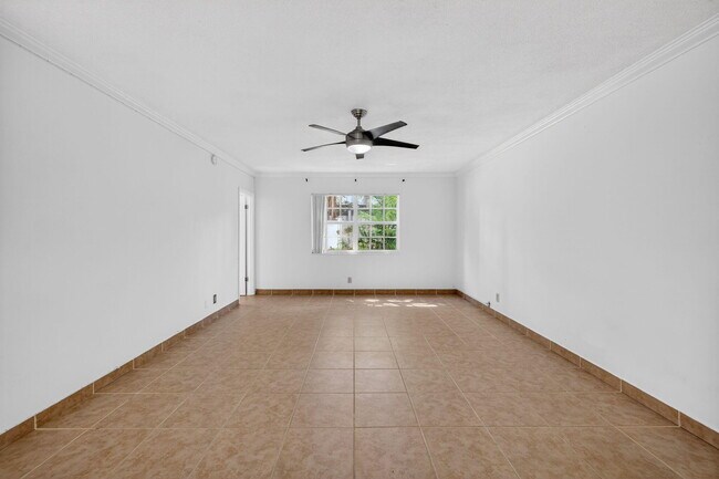 Building Photo - 2424 SE 17th St