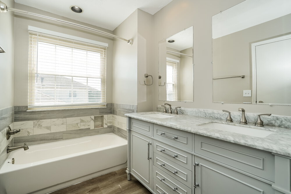 Building Photo - 1127 Crestview St