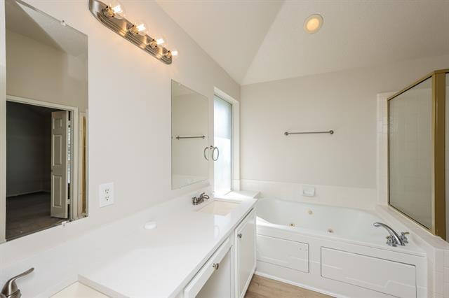 Building Photo - 328 Willow Creek Dr