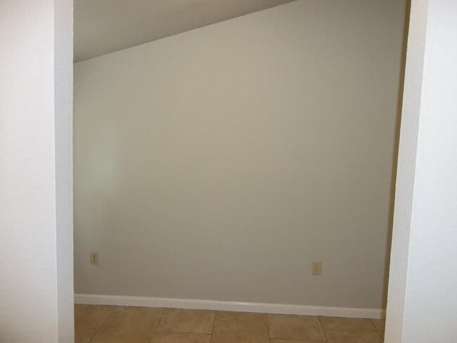Building Photo - 210 Loma Vista Dr