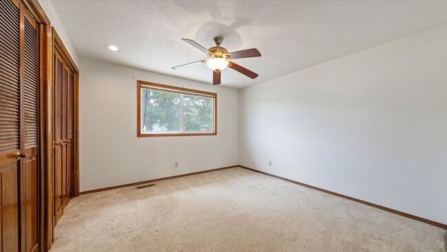 Building Photo - Spacious 4-Level Home with Panoramic Views for Lease – Hills West, South Richland – $2,800/mo