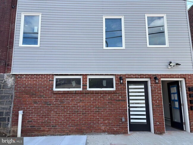 Building Photo - 5356 Cedar Ave