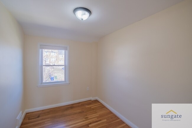 Building Photo - 1444 Meridene Dr