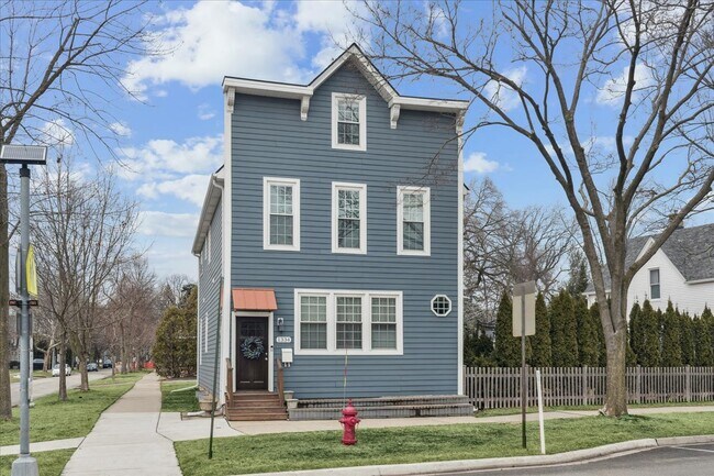 Building Photo - 1334 Wilmette Ave