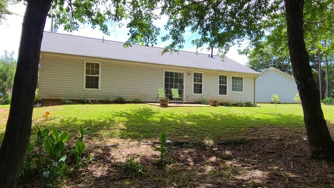 Building Photo - 601 Connors Path