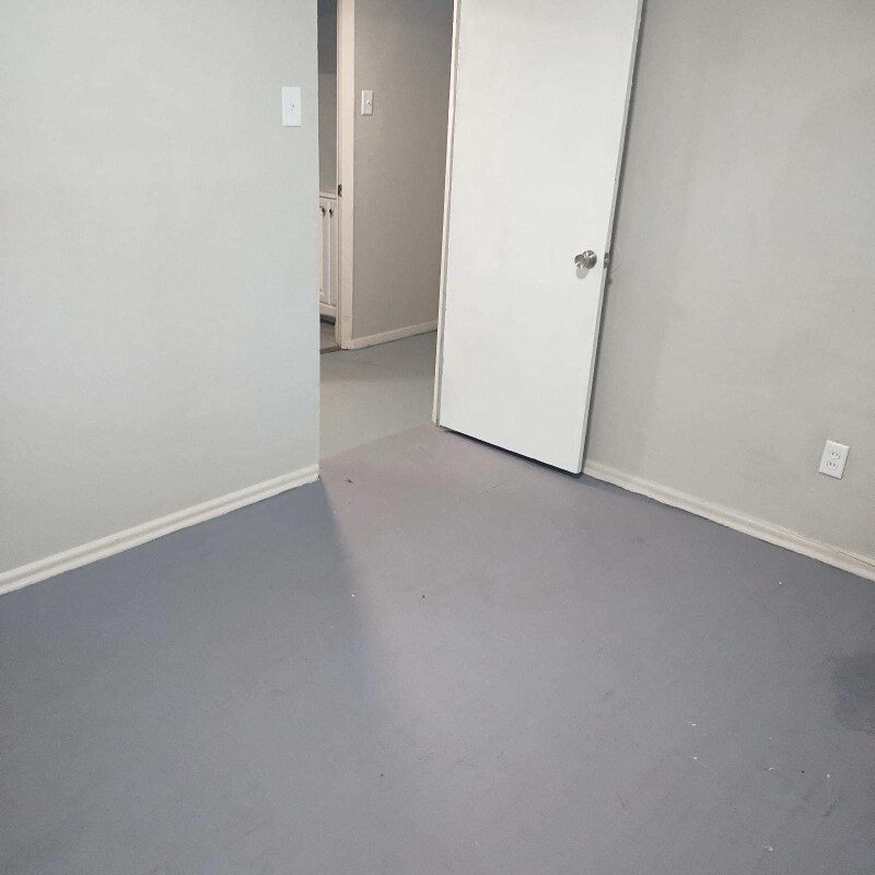 Building Photo - 10353 Duke Dr