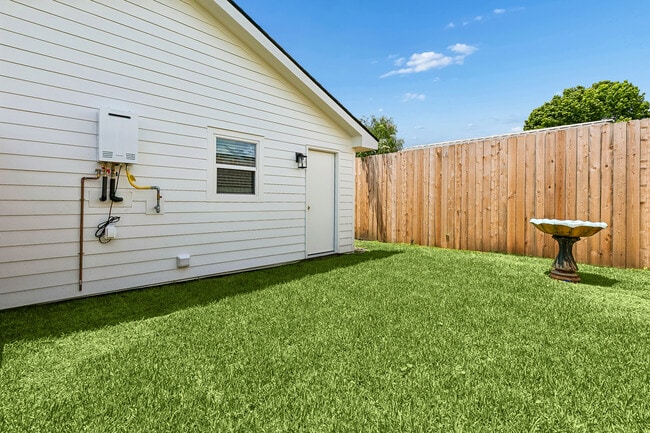 Building Photo - 433 Greenmount Dr