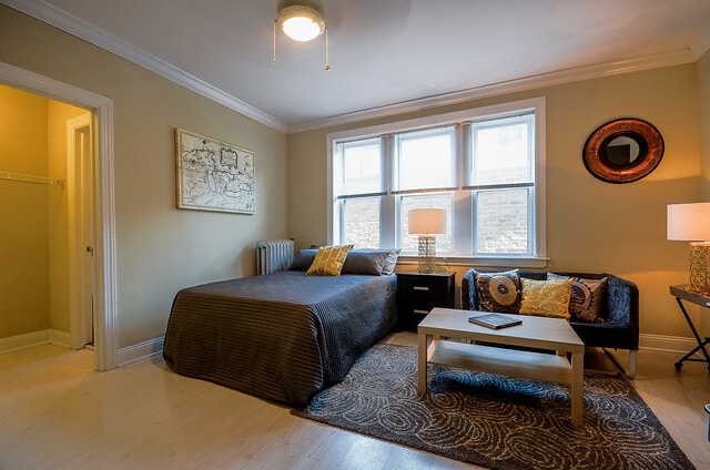 Building Photo - 839 Diversey