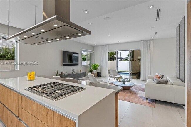 Building Photo - 7440 NW 100th Ct