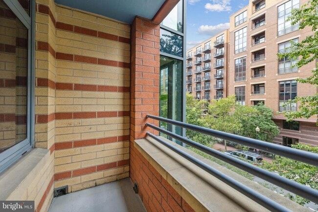 Building Photo - 1117 10th St NW