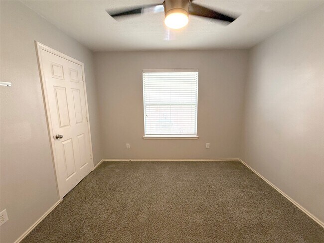 Building Photo - 2414 Alcove Foster Ct