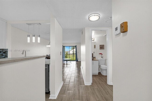 Building Photo - 7142 Golf Colony Ct