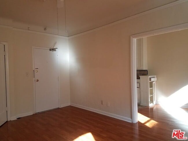 Building Photo - 607 S Dunsmuir Ave