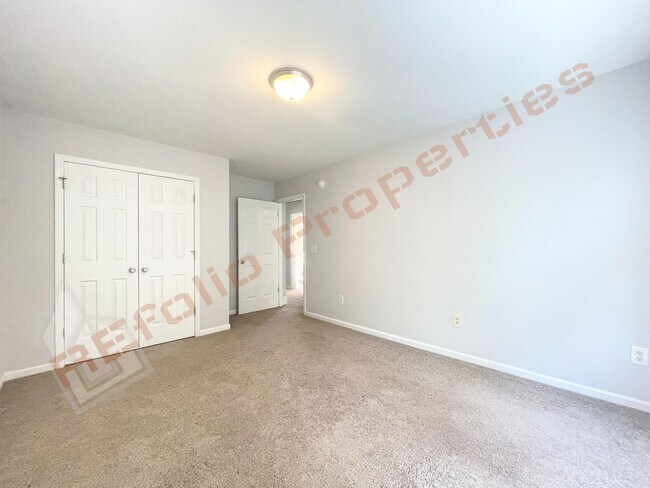 Building Photo - Wonderful 4 Bedroom 2.5 Bath, With Fresh P...