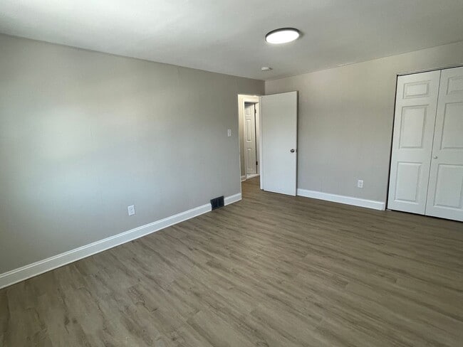 Building Photo - Beautiful 3 Bedroom, 1.5 Bath in Brookhaven