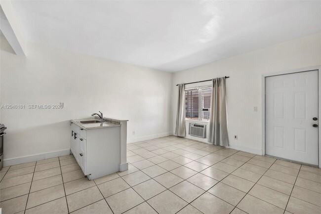 Building Photo - 8135 Crespi Blvd