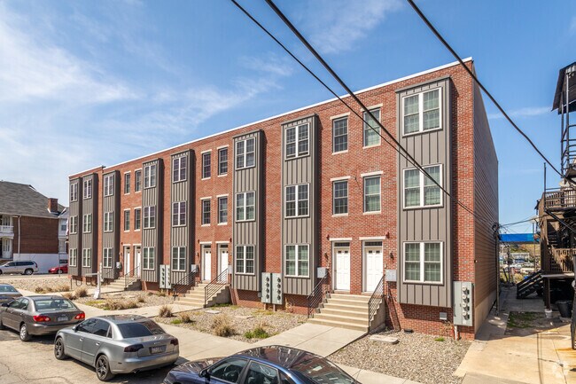Building Photo - 4611-4619 Sansom St
