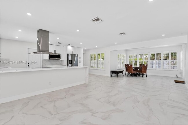 Building Photo - 4010 NE 22nd Ave