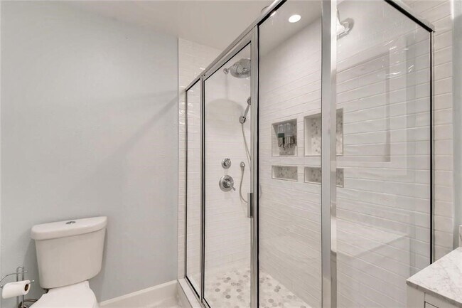 Master Bathroom view 2 - 10505 Salt Block Cir