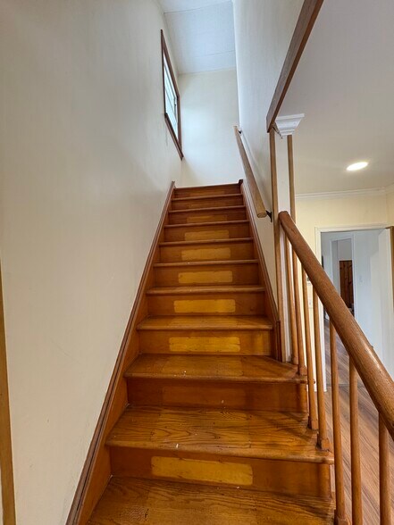 Building Photo - 19 Spring St