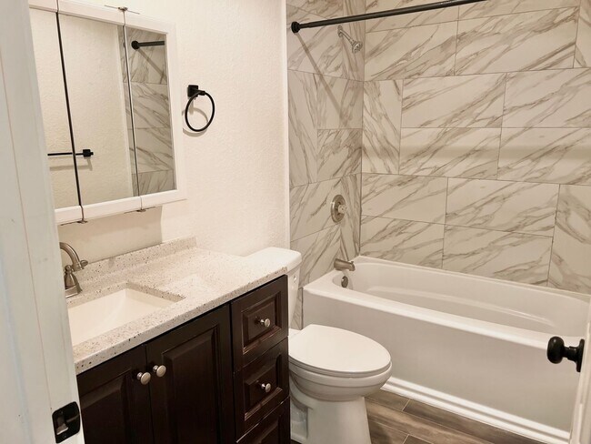 Building Photo - AVAILABLE NOW! 3BD 1.75 BATH SINGLE STORY HOME LARGE CORNER LOT