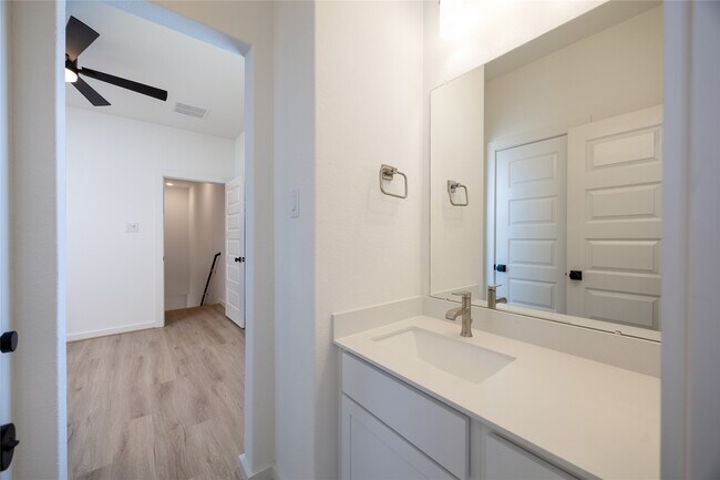 Building Photo - 1951 Longmire Villas Ct