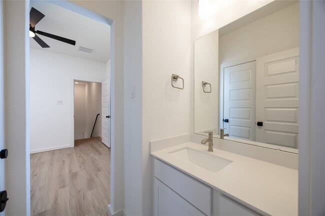 Building Photo - 2035 Longmire Villas Ct