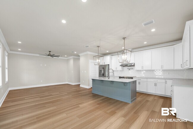 Building Photo - 27085 Park Dr