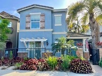 Building Photo - 517 N Cedros Ave