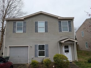 Building Photo - 204 Valleyside Dr NE