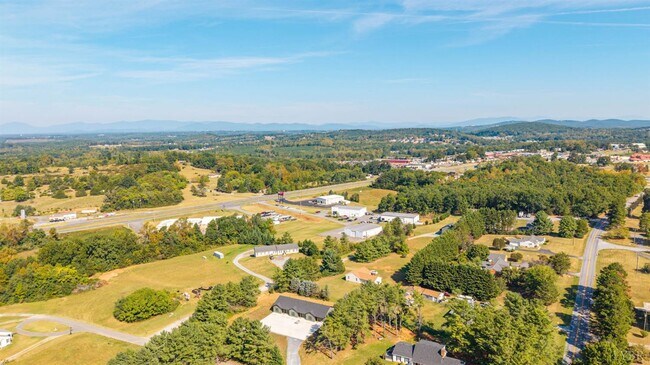 Building Photo - 45 Savage Dr