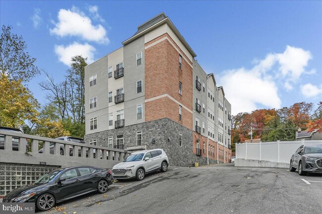 Building Photo - 537 Apple St