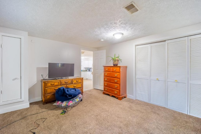 Building Photo - 7634 Thomas St