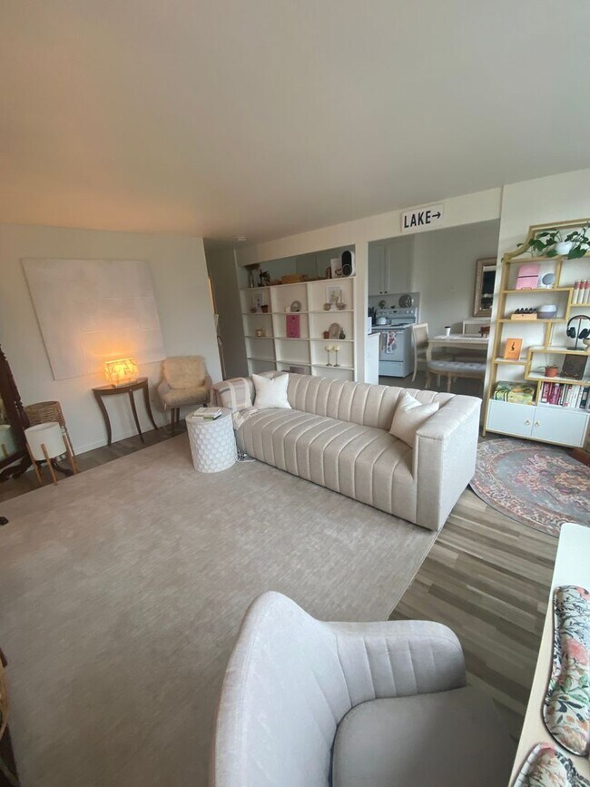 Interior Photo - Villa Capri at Eastlake, Seattle