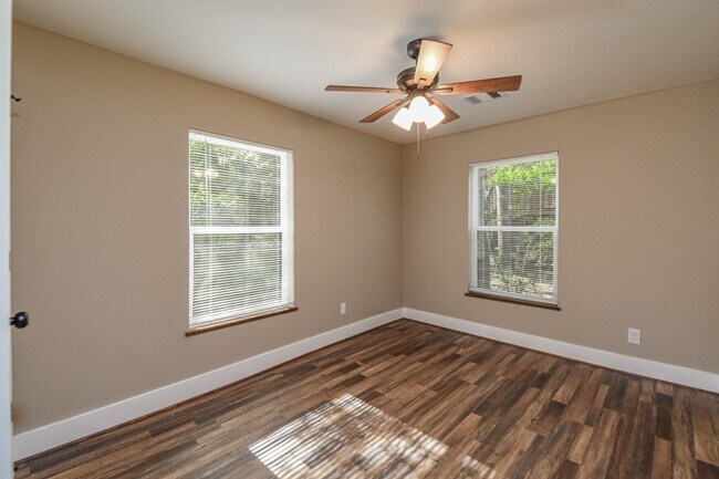 Building Photo - 9126 Lazy Ln