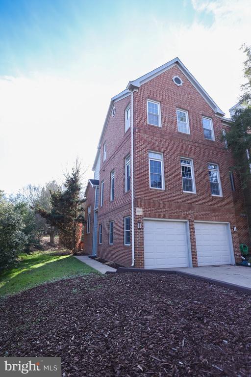 Building Photo - 47699 Whirlpool Square