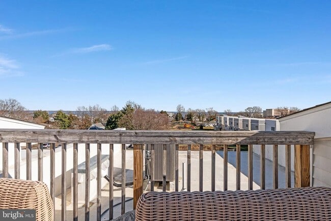 Building Photo - 308 Douglas Ave