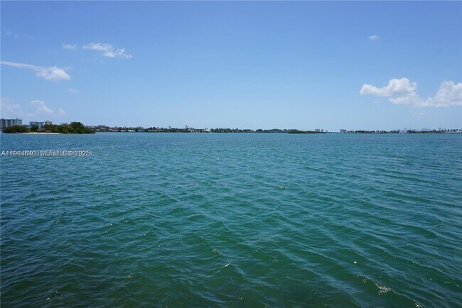 Building Photo - 2700 NE 135th St