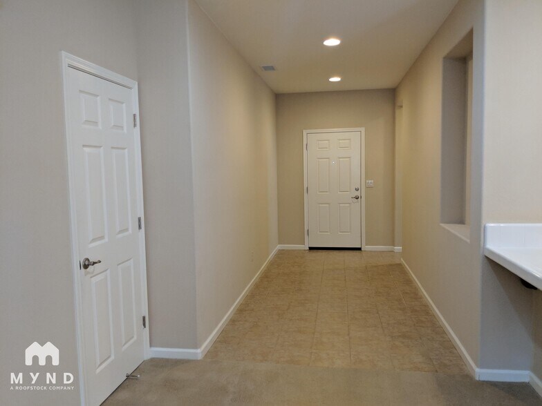 Building Photo - 11098 Colton Dr