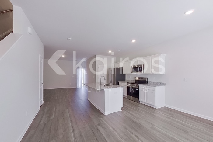 Building Photo - 2561 Banyan Cir