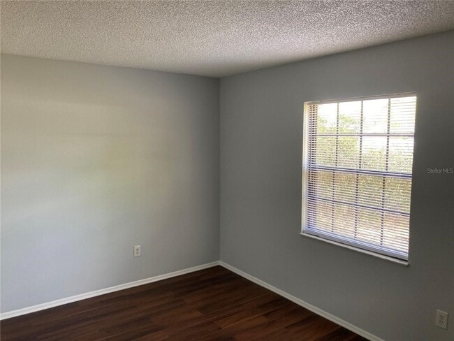 Building Photo - 2/2 Home in Silver Springs Shores