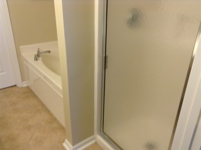 Building Photo - 241 Lakeview Dr