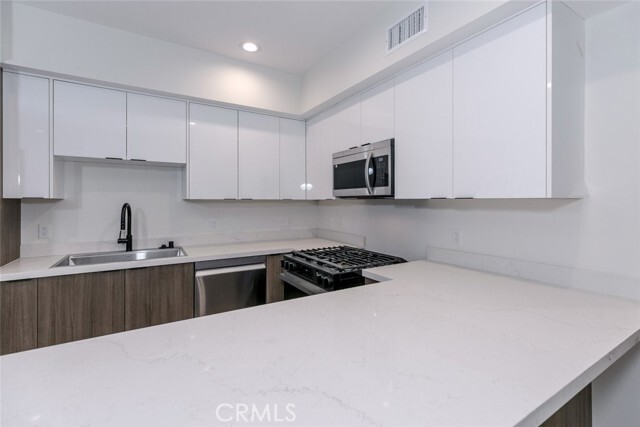 Building Photo - 10218 Fernglen Ave