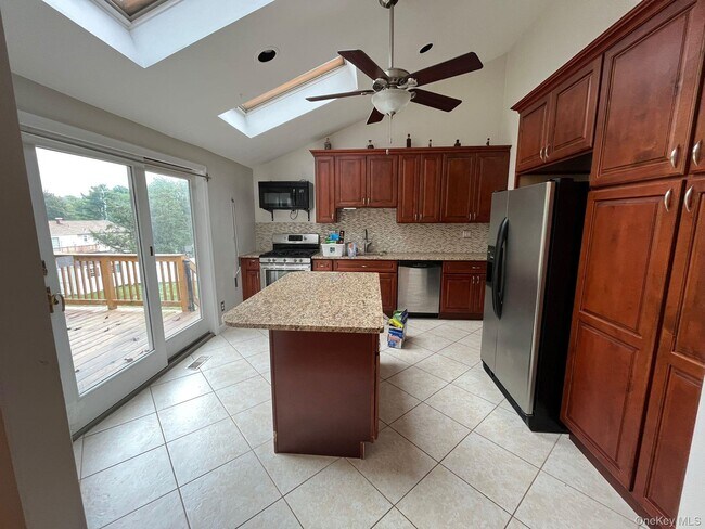 Building Photo - 4 Rosemont Dr