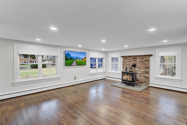 Building Photo - 42 Blydenburgh Ln