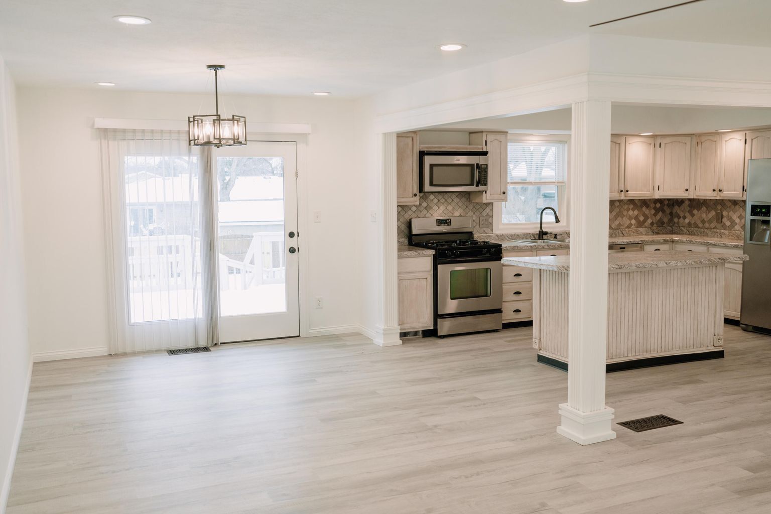 Building Photo - 919 Seneca Dr