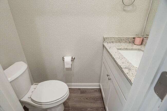 Building Photo - 2 bedroom 2.5 baths! Now Preleasing!