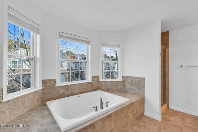 Building Photo - 40 Thistledown St