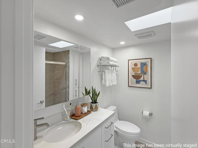 Building Photo - 61 Redwood Ave