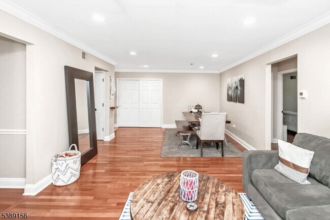 Building Photo - 52 Brookside Ln